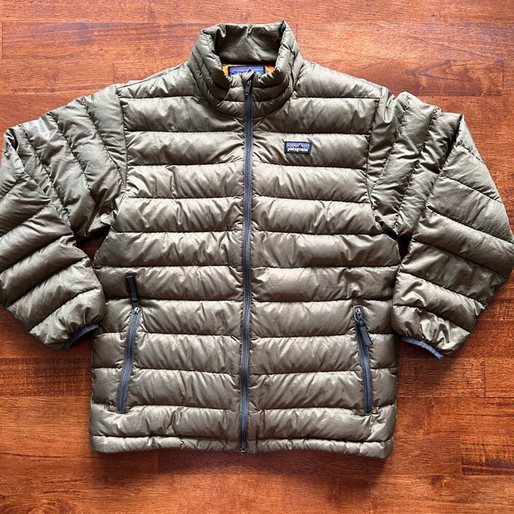 Patagonia boys size 10 Hunter green puffer jacket